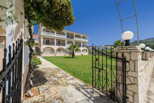 Hostal Athina Apartments
