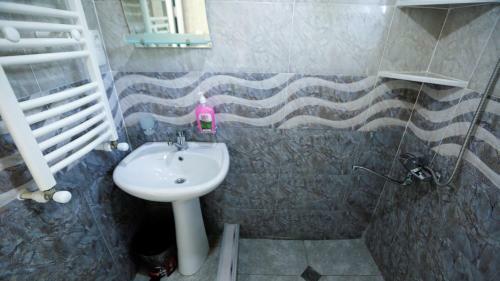 Hostal Lilia Guesthouse