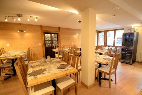 Chalet Et Hotel La Tarine