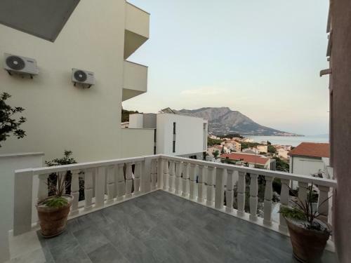 Apartment Valentina - Private Pool,200m From Beach