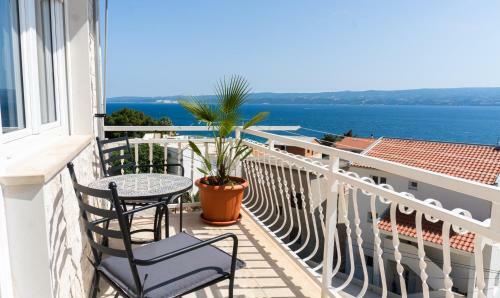 Sea And Mountain View Apartments