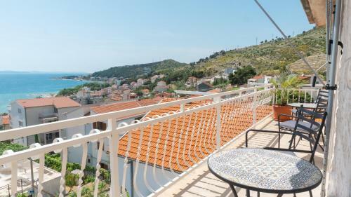 Sea And Mountain View Apartments