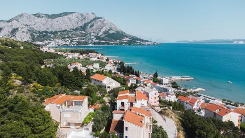 Sea And Mountain View Apartments