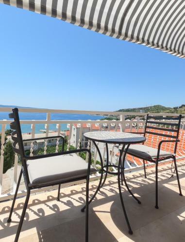 Sea And Mountain View Apartments