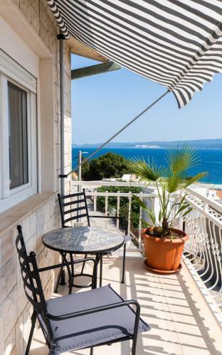 Sea And Mountain View Apartments