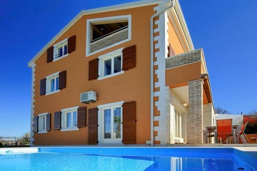 Romantic Villa Leon With Private Pool & 5 Bedrooms