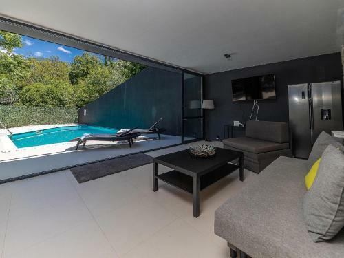 Modern Holiday Home In Grizane With Private Pool