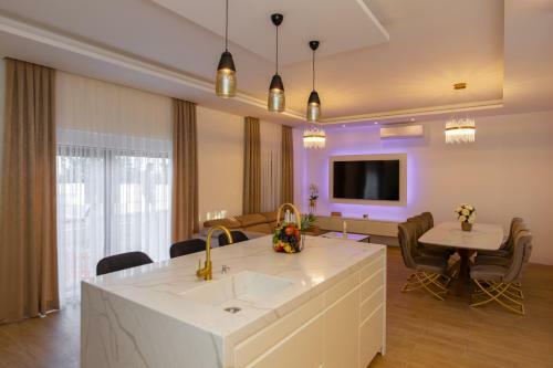Brand New Luxury Villa Lukas & Private Pool