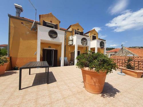 Apartments First Row By The Sea Jezera Murter