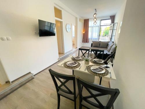 Apartments In Jadranovo 42640