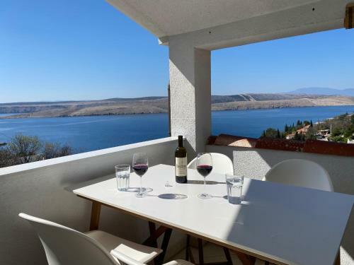 Sea View Apartment, 4 Min. By Foot To Main Beach