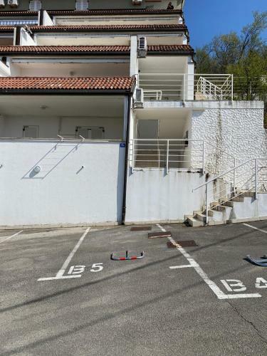 Sea View Apartment, 4 Min. By Foot To Main Beach