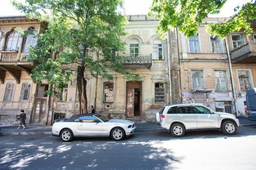 Understair Apartment In Tbilisi Center