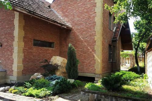 Villa Rare House With Garden