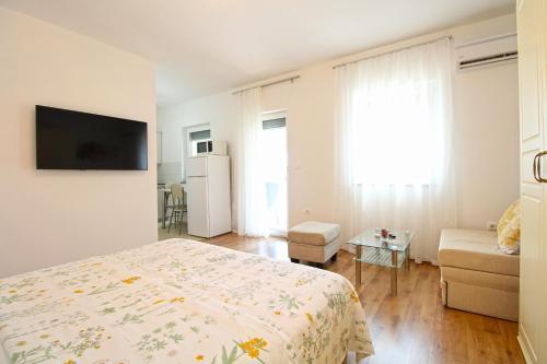 Hostal Apartment And Room Ramzija 2193