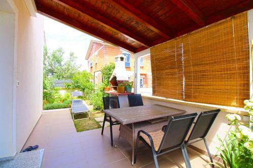 Hostal Apartment And Room Ramzija 2193