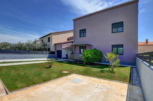 Lovely Apartments In Valbandon