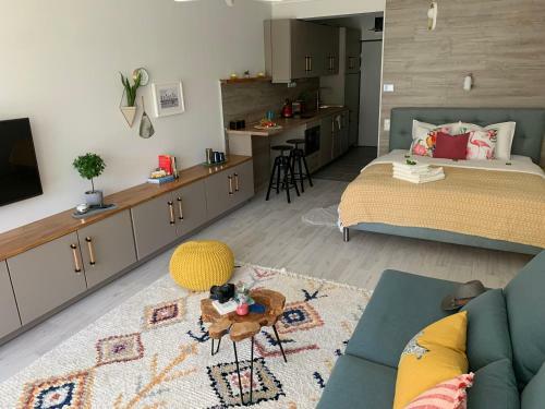 A Chic Lakeside Dig - Alexandra Apartment Fonyod