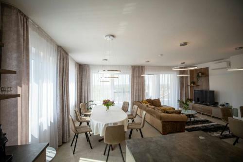 Villa Asz�vil�g Rezidencia With Sauna & Jacuzzi