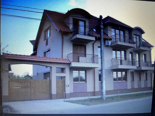 Brookforest Family Apartman