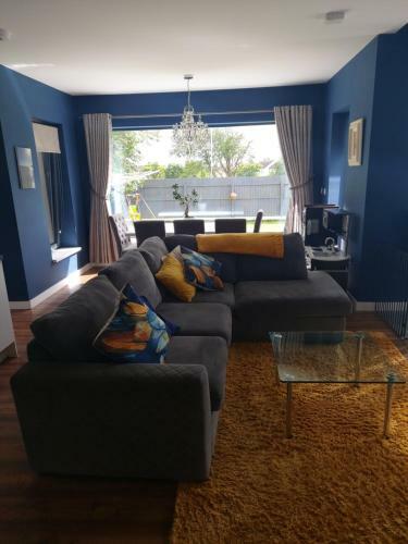 Modern, Detached House,close To Races & City Centre