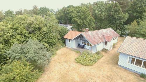 Nice Cottage On �land By The Sea