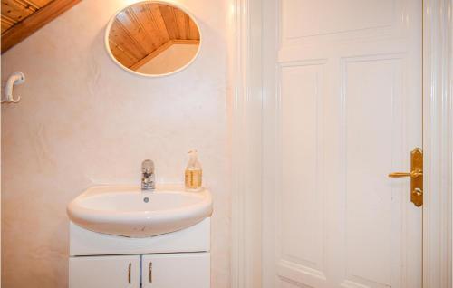 Awesome Home In Eksj� With Sauna, Wifi And 3 Bedrooms #332