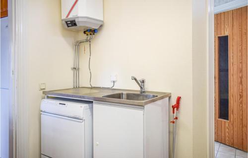 Awesome Home In Eksj� With Sauna, Wifi And 3 Bedrooms #332