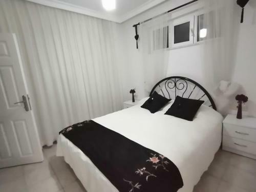 Denize S?f?r 3+1 Triplex Site ?�erisinde Havuzlu Villa
