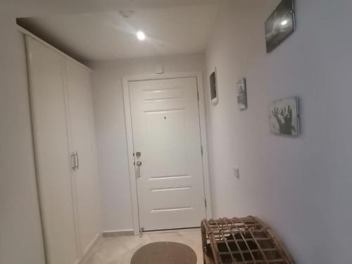 Denize S?f?r 3+1 Triplex Site ?�erisinde Havuzlu Villa