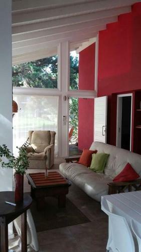 Casa Luminosa En El Bosque (mar Azul)