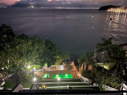 Apartamento Apto A Beira-mar Com Piscina Em Martim De Sa Sp