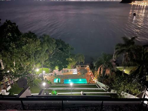 Apartamento Apto A Beira-mar Com Piscina Em Martim De Sa Sp