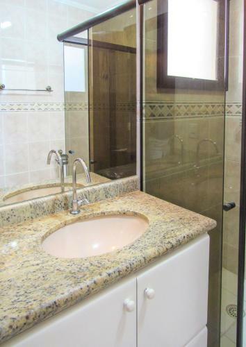 Apartamento Apto A Beira-mar Com Piscina Em Martim De Sa Sp