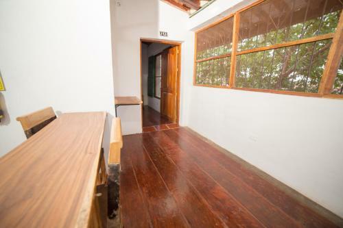 Hostal Casa Serrano - Callej�n De Don Blas Hab. Yaya