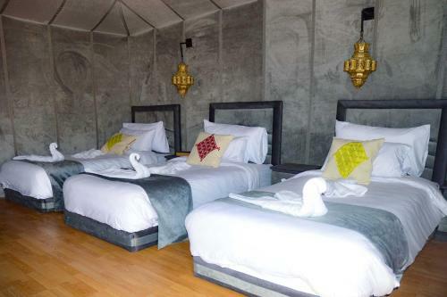Relaxing Desert Camp - Luxury & Royal
