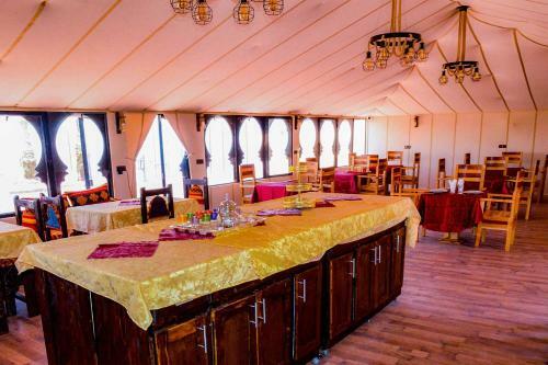 Relaxing Desert Camp - Luxury & Royal