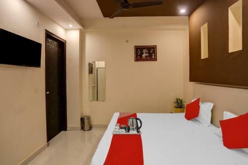 Oyo 90820 Hotel Luxury Inn