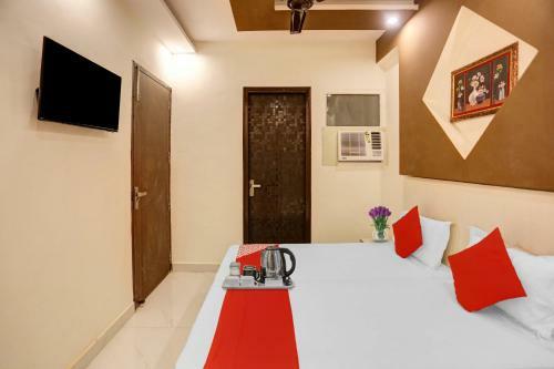 Oyo 90820 Hotel Luxury Inn