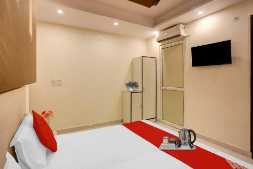 Oyo 90820 Hotel Luxury Inn