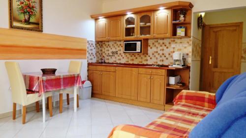 Magyar Apartmanh�z Iv.