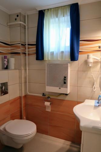 Magyar Apartmanh�z Iv.
