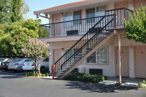 Hotel Morgan Hill Inn
