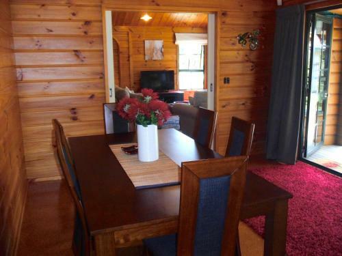 Tui Retreat - Matarangi Holiday Home