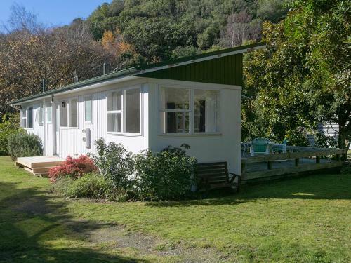 Lake Bach Escape - Kinloch Bach