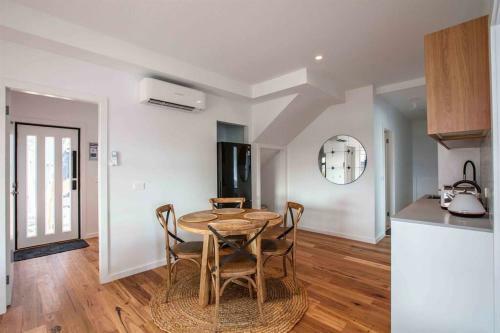 Stone & Crow - Beautiful Home Away From Home!