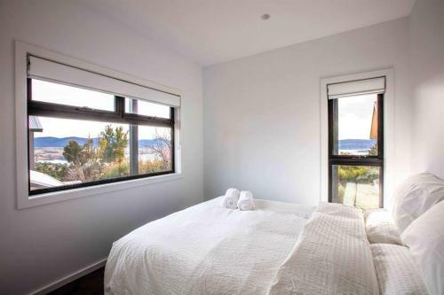 Stone & Crow - Beautiful Home Away From Home!