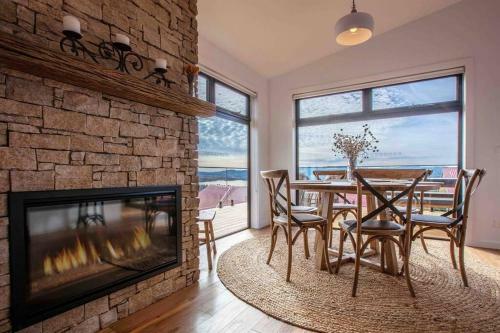 Stone & Crow - Beautiful Home Away From Home!