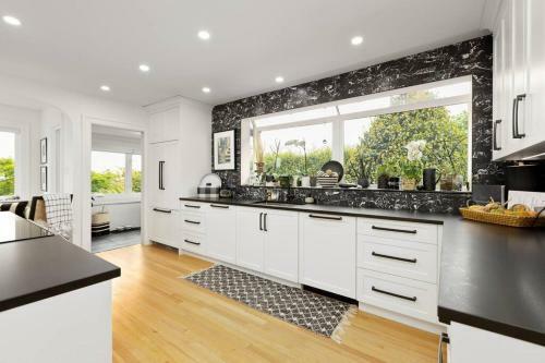 Gorgeous 4brd House Conveniently Located In Nanaimo