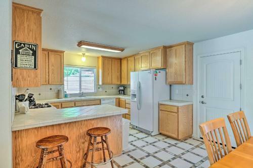 Stunning Groveland Home With Outdoor Kitchen!